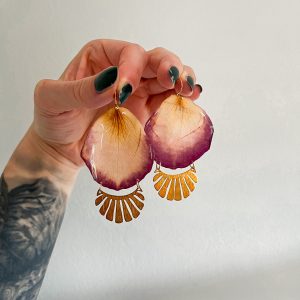 Rosenblätter Ohrringe mit Sonnenanhänger, golden