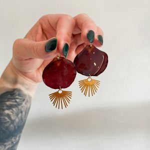 Rosenblätter Ohrringe mit Sonnenanhänger, golden