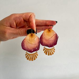 Rosenblätter Ohrringe mit Sonnenanhänger, golden