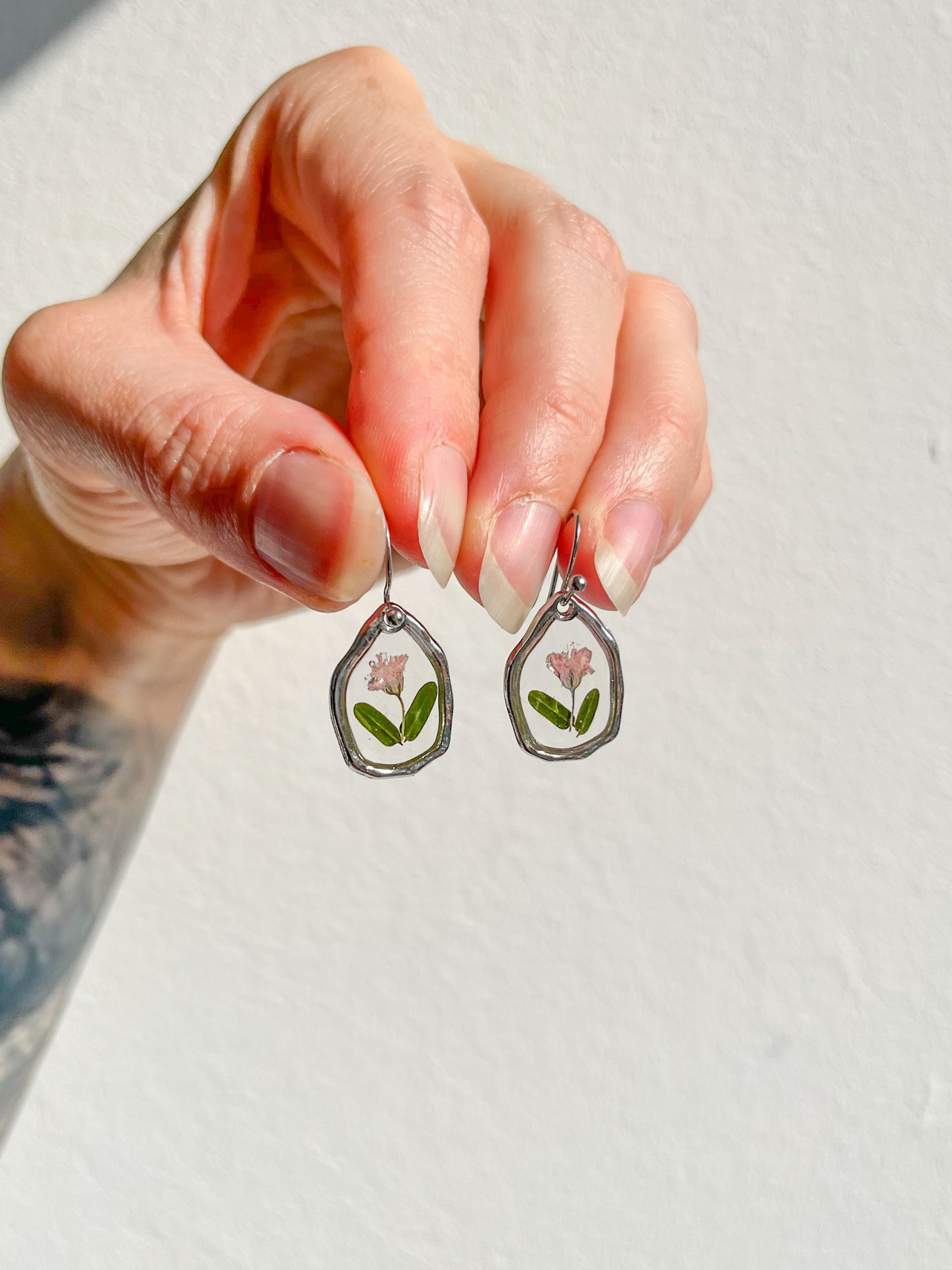 Rosa Schleierkraut Ohrringe, oval, silbern