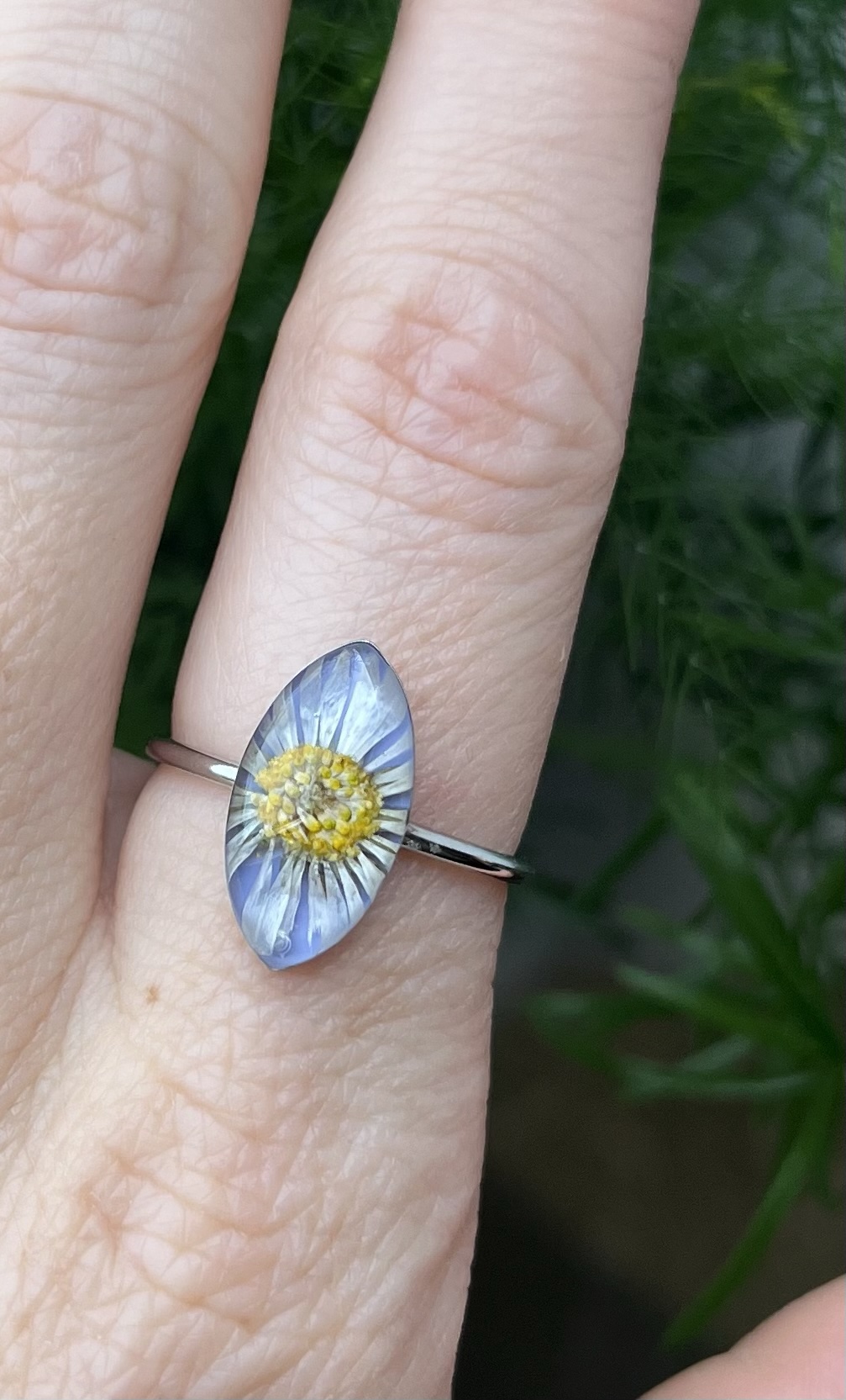 Ring mit Gänseblümchen, silbern – Bild 2